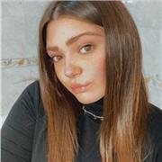 Docente di italiano impartisce lezioni per alunni di scuola primaria